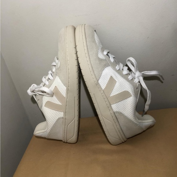 Veja V-10 Women’s Sneakers - Picture 5 of 9